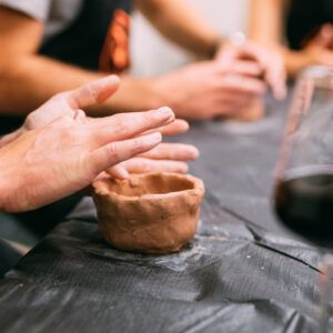 Saturday 30/05 at 4:00 p.m. Ceramics and Wine