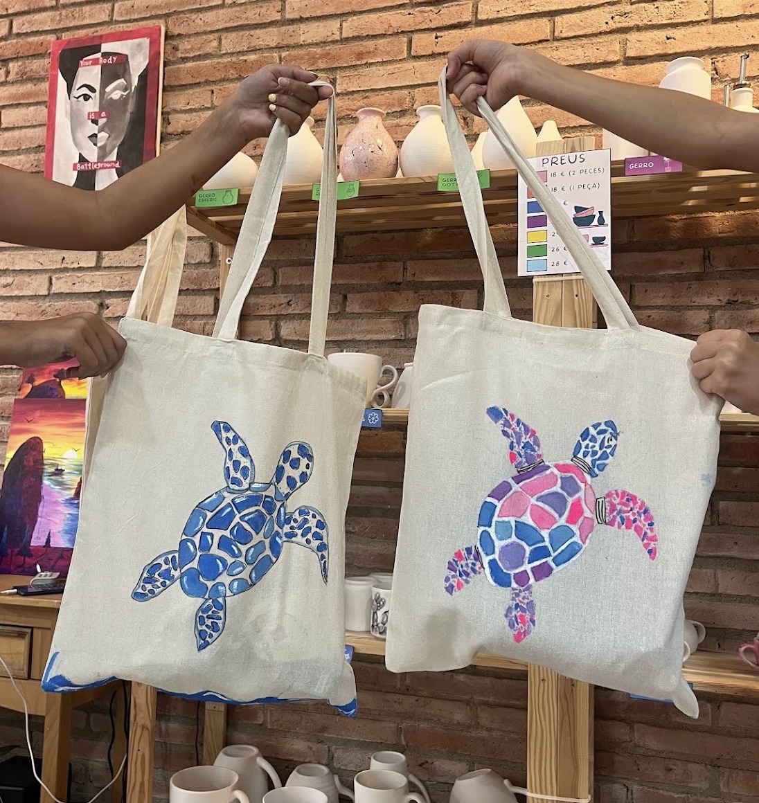 Hand-painted and printed canvas bags in a group workshop at Imagina Art, Girona
